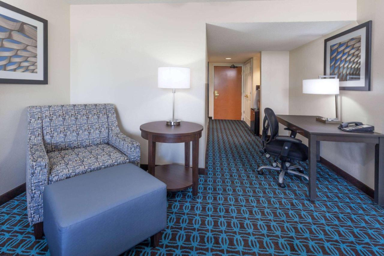 Wingate By Wyndham Chicago Schaumburg Hotel Екстериор снимка