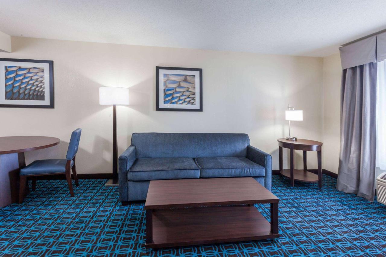 Wingate By Wyndham Chicago Schaumburg Hotel Екстериор снимка